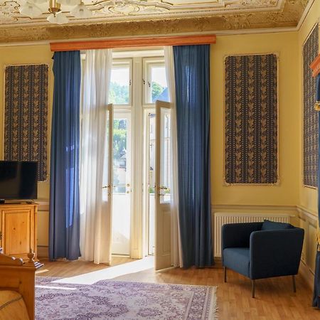 Heluan Hotell Karlsbad Exteriör bild