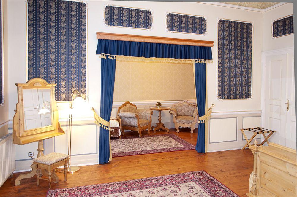 Heluan Hotell Karlsbad Exteriör bild