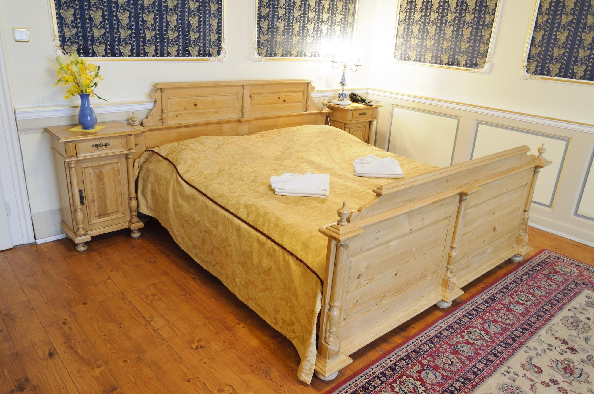 Heluan Hotell Karlsbad Exteriör bild