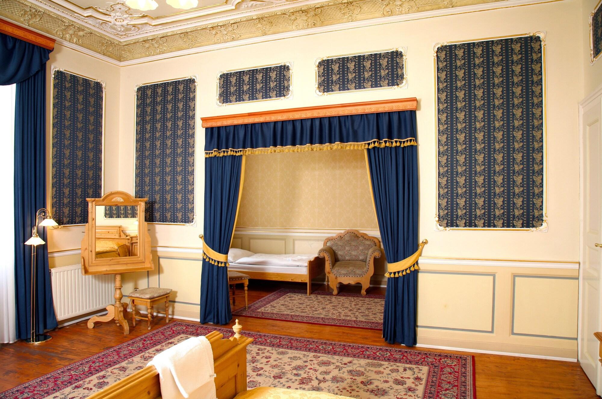 Heluan Hotell Karlsbad Exteriör bild