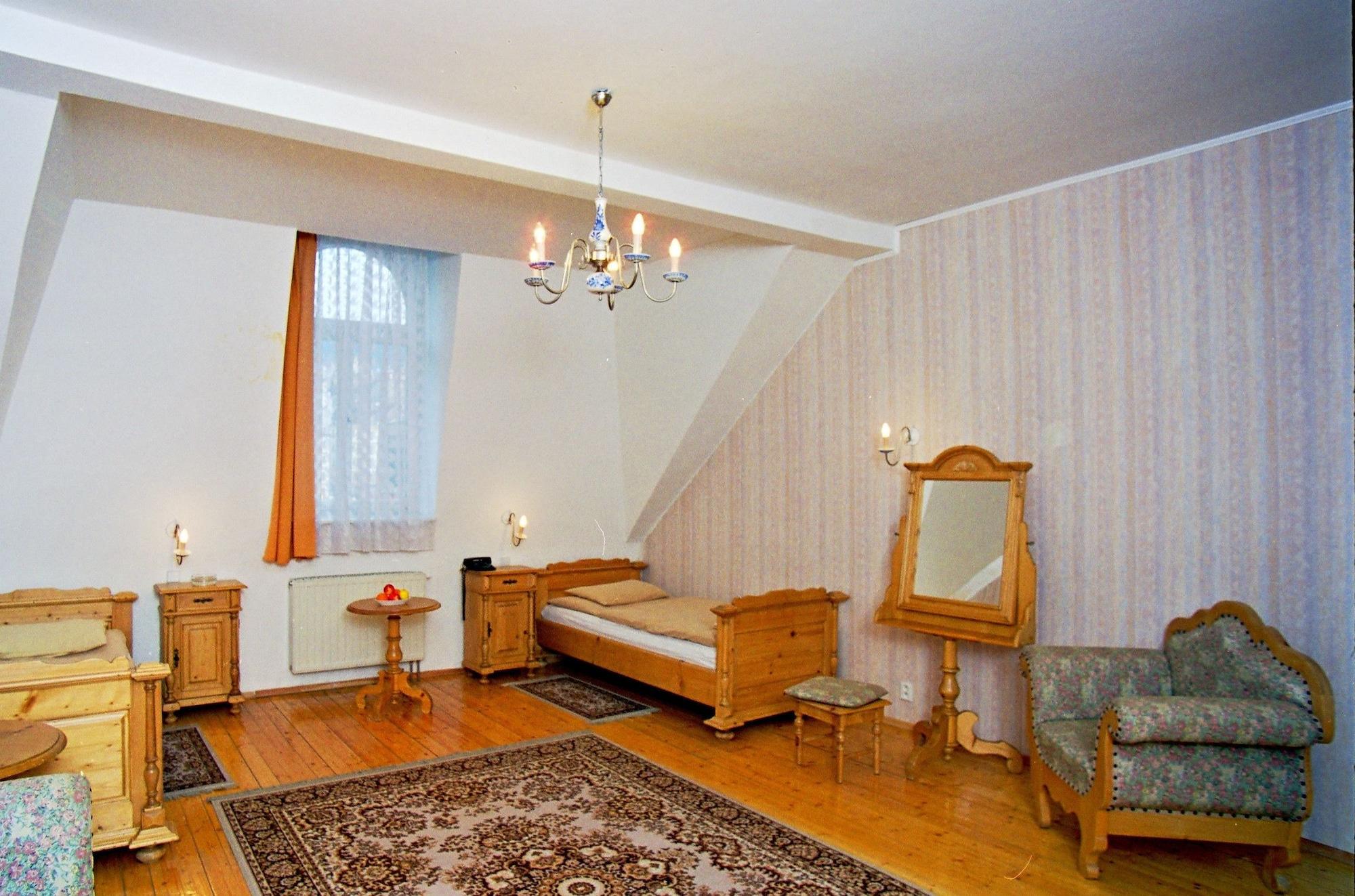 Heluan Hotell Karlsbad Exteriör bild
