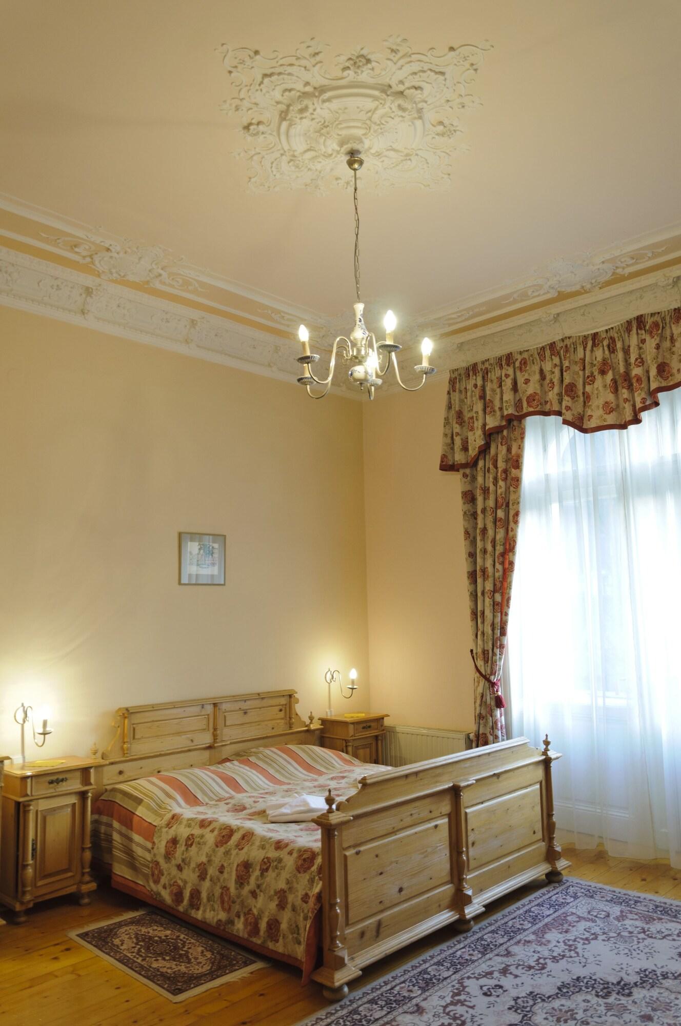 Heluan Hotell Karlsbad Exteriör bild