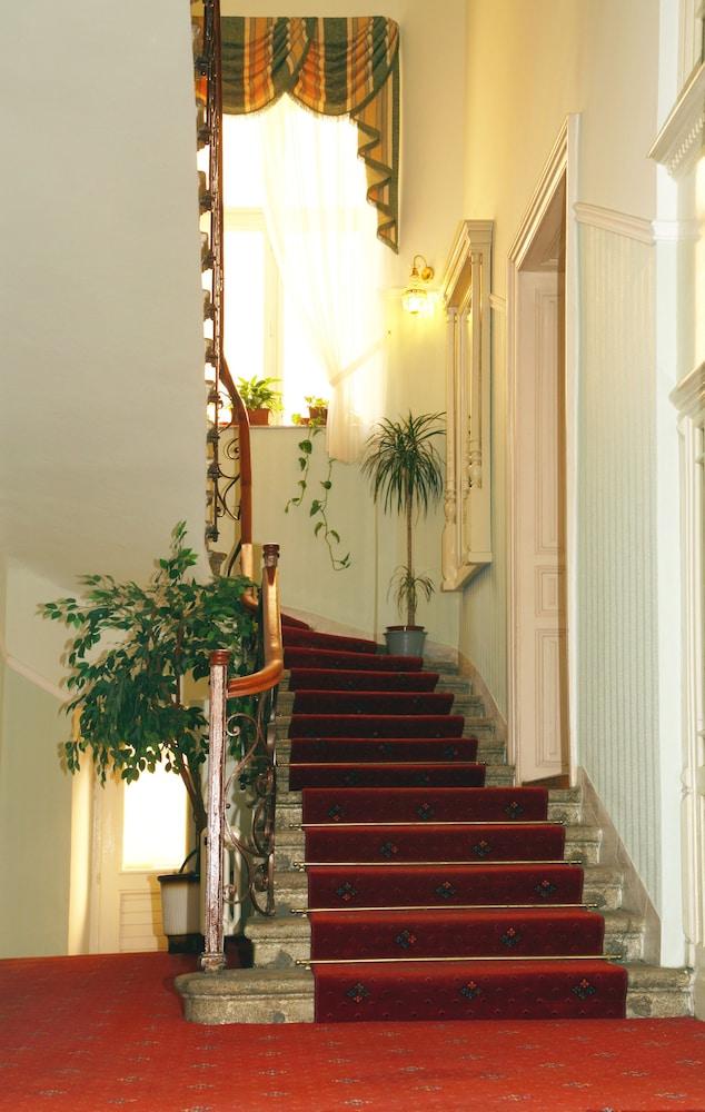 Heluan Hotell Karlsbad Exteriör bild