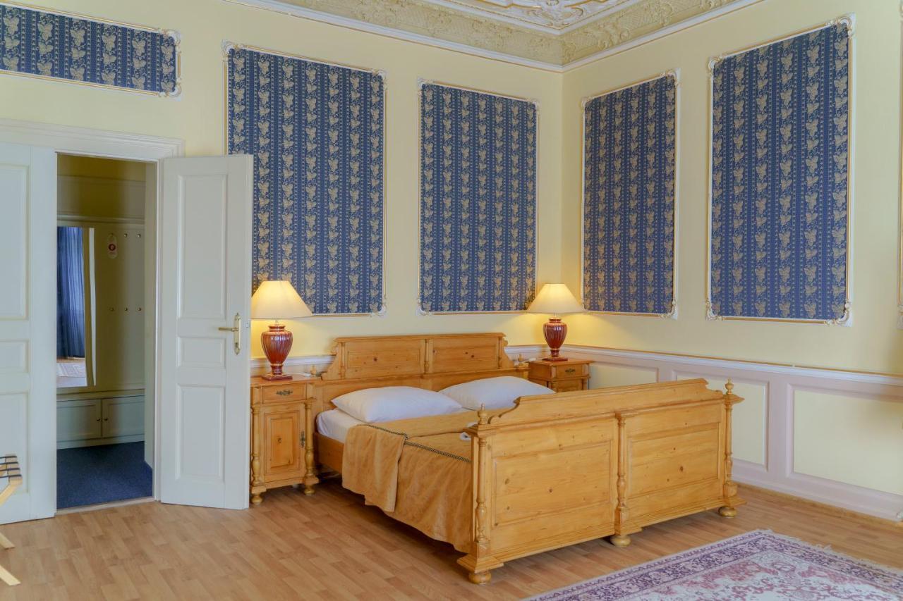 Heluan Hotell Karlsbad Exteriör bild