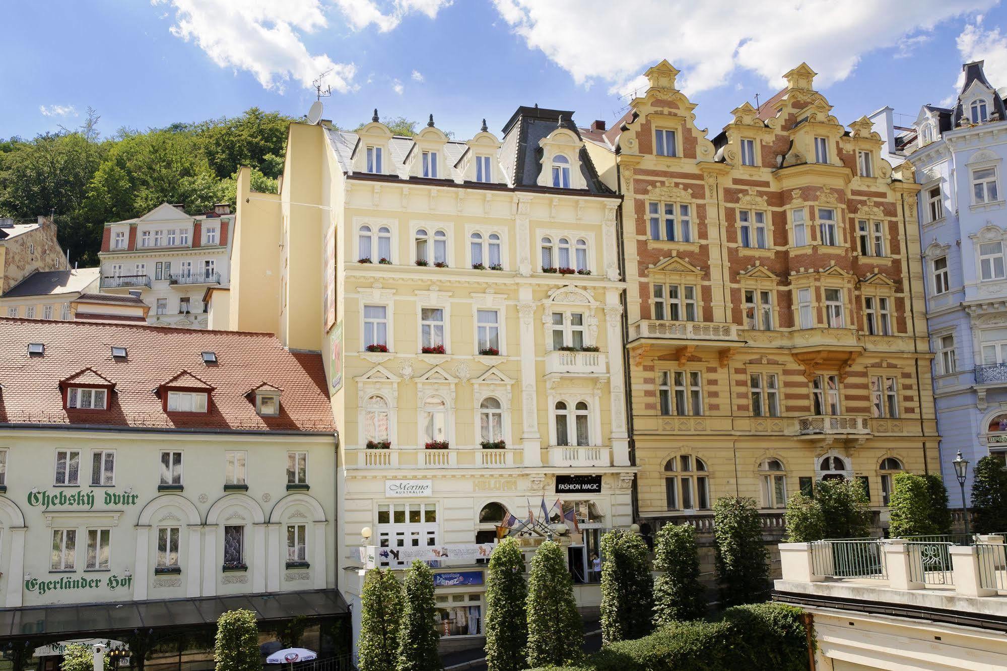 Heluan Hotell Karlsbad Exteriör bild