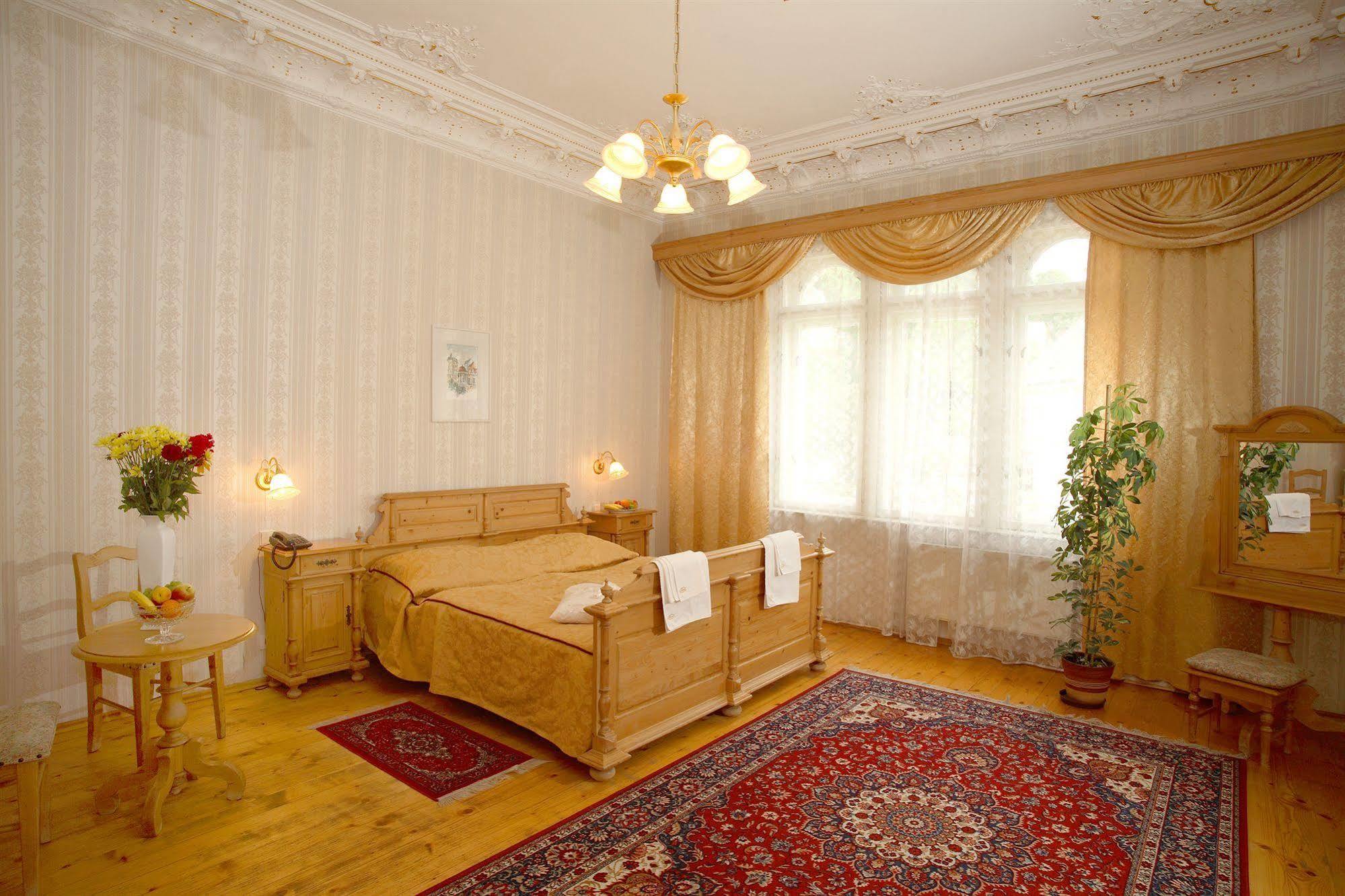 Heluan Hotell Karlsbad Exteriör bild