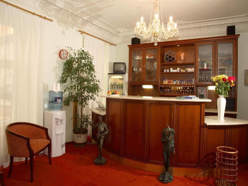 Heluan Hotell Karlsbad Exteriör bild