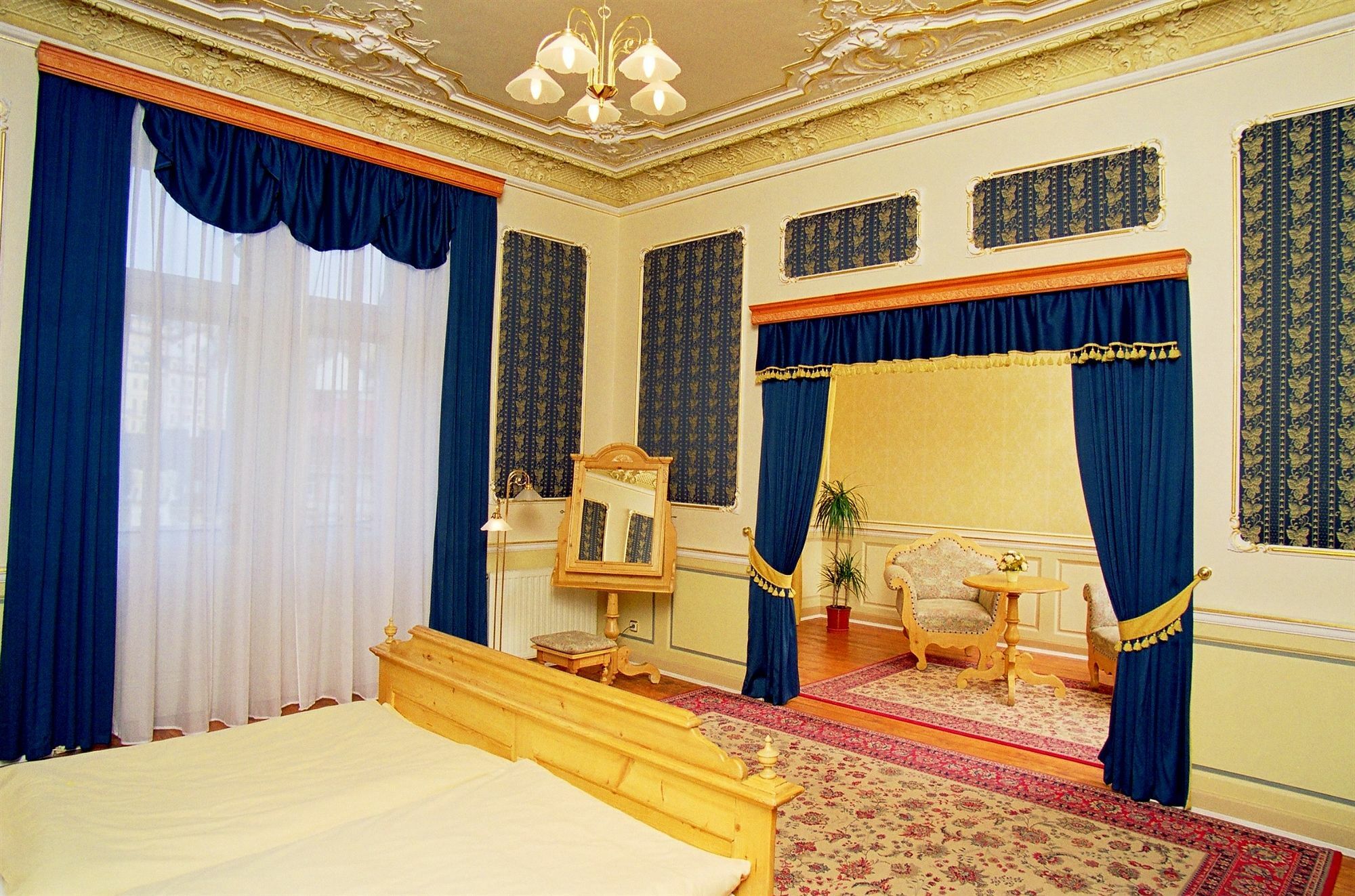Heluan Hotell Karlsbad Exteriör bild